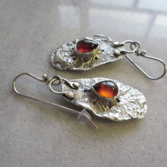 Red dropstone irregular metal earrings